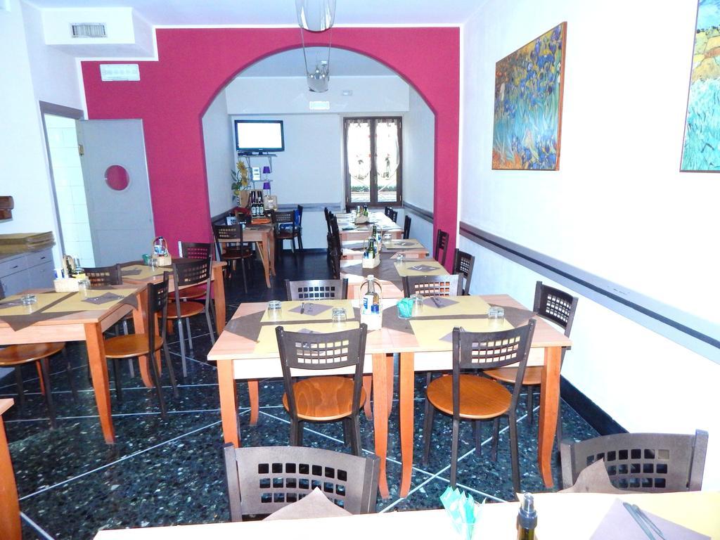 Albergo Torino 알벤가 외부 사진