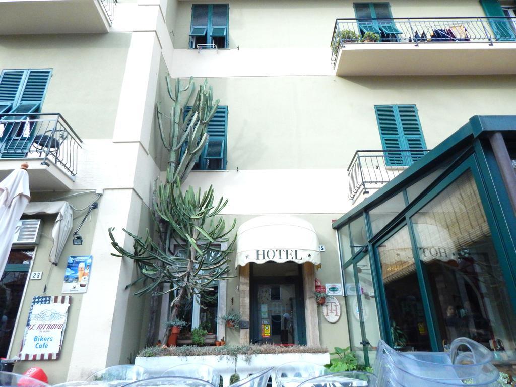 Albergo Torino 알벤가 외부 사진