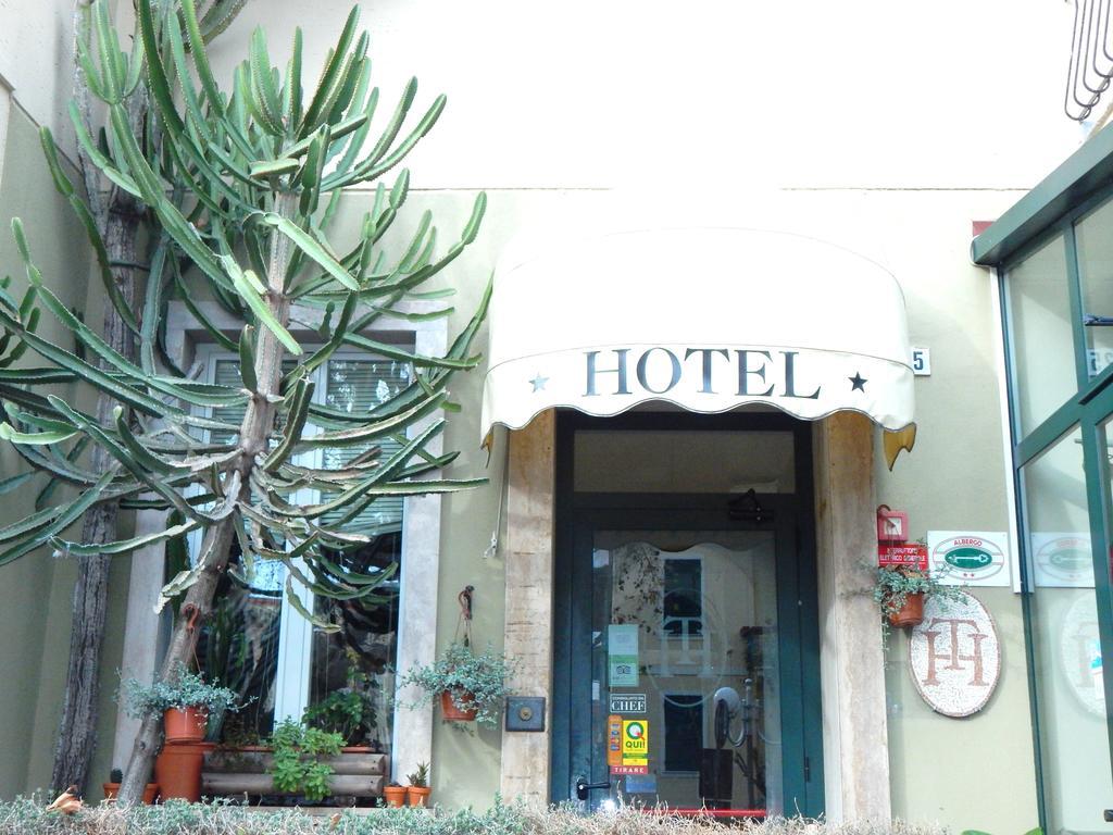Albergo Torino 알벤가 외부 사진