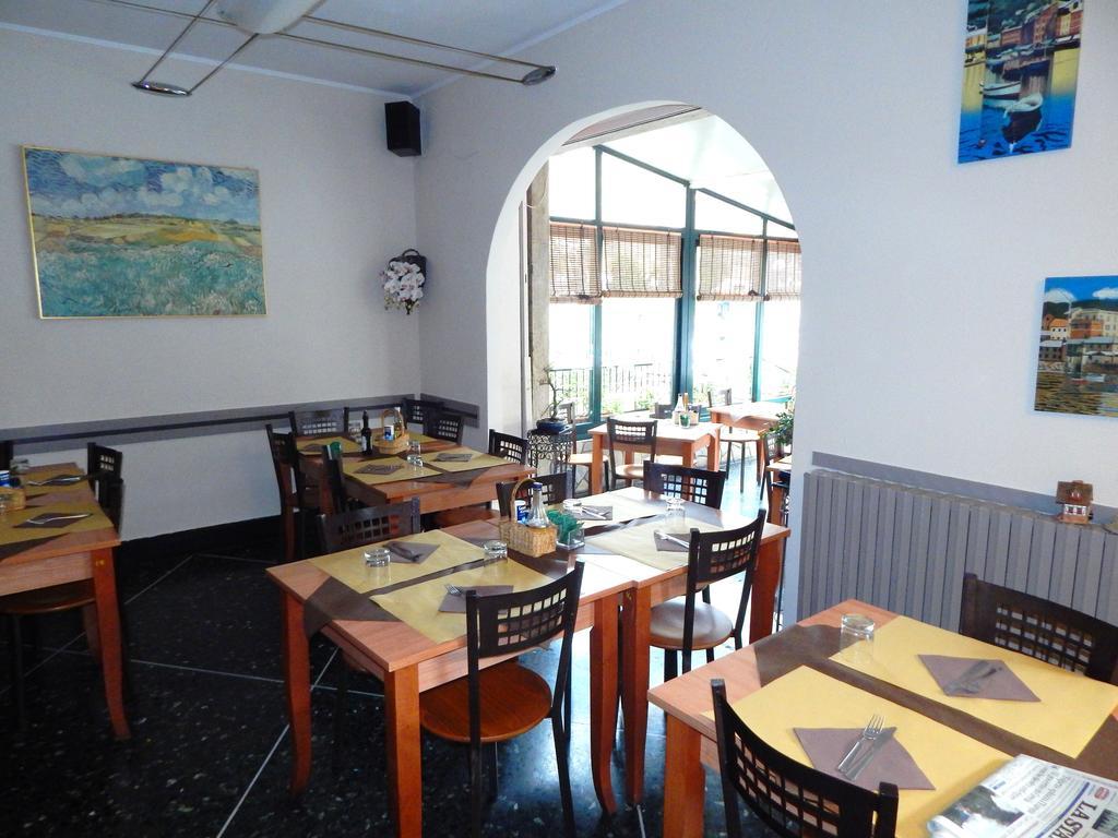 Albergo Torino 알벤가 외부 사진