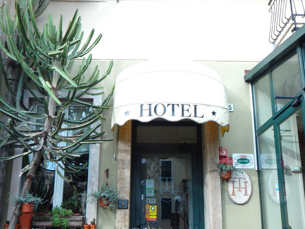 Albergo Torino 알벤가 외부 사진